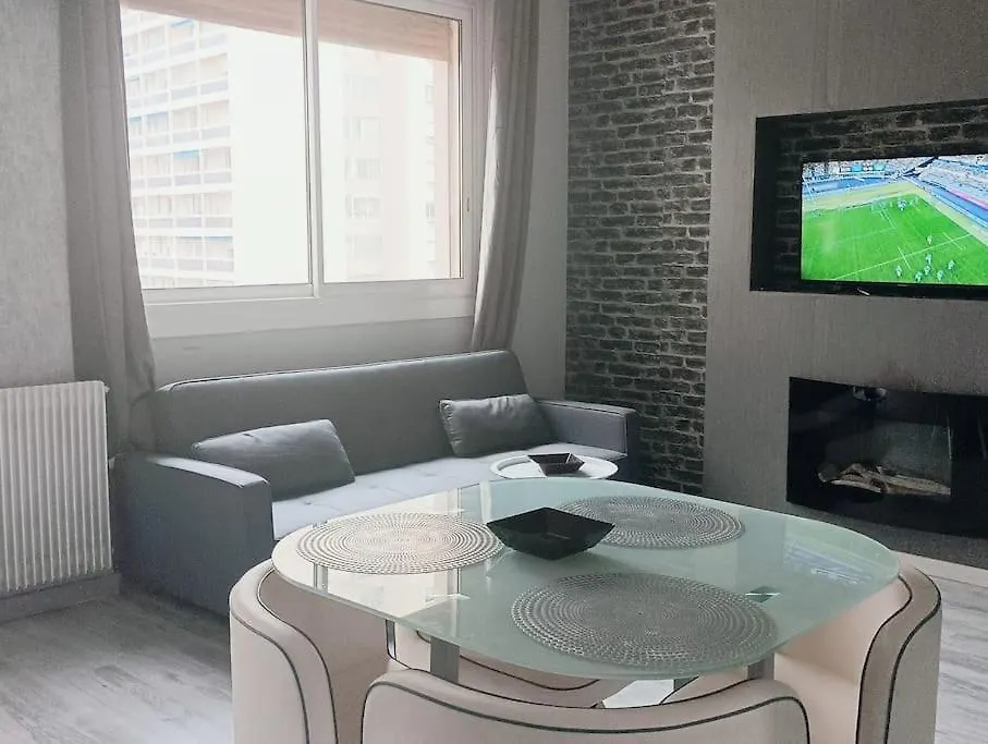 Appartement Marseille Centre Et Plage F3 Avec Ascenseur 0*,  France