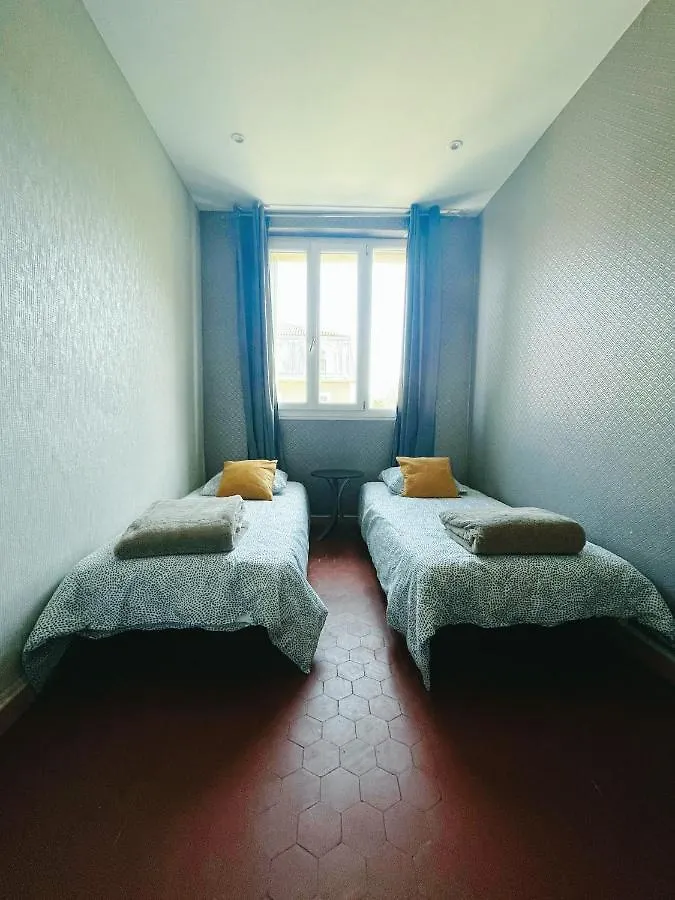 Appartement Marseille Centre Et Plage F3 Avec Ascenseur 0*,  France